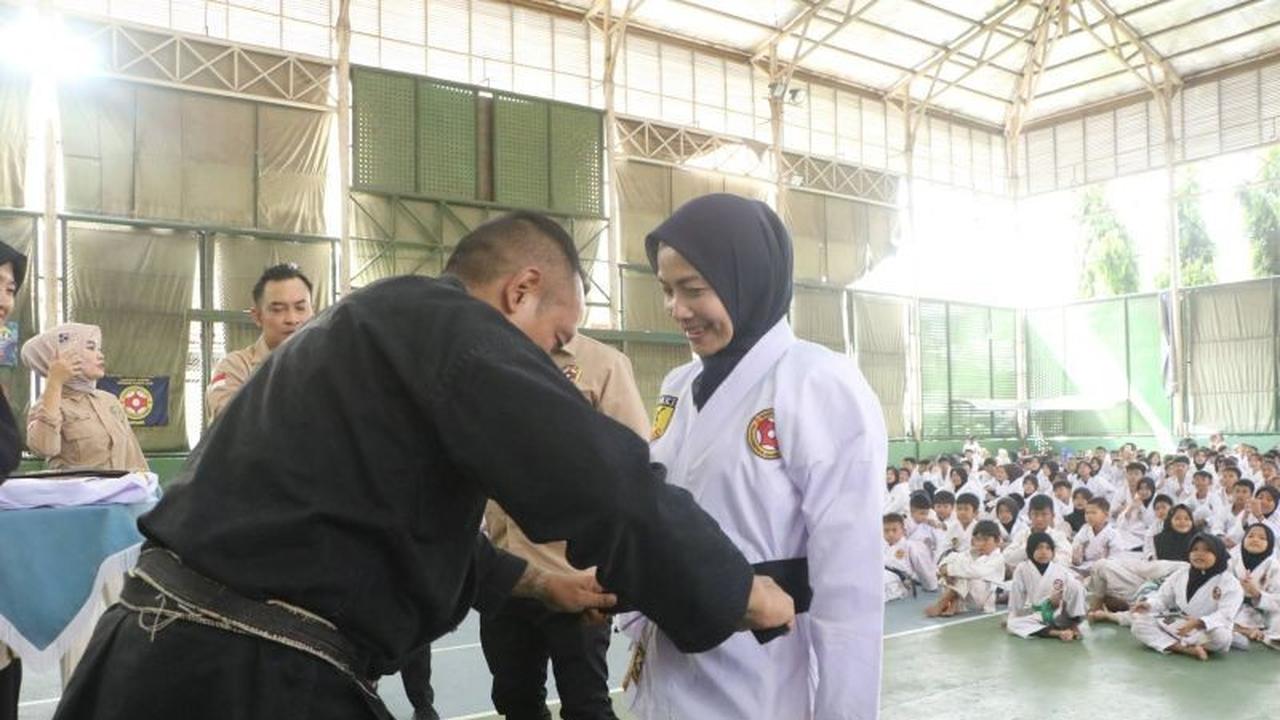 Bupati Serang Ratu Rachmatuzakiyah Raih Sabuk Hitam Kehormatan BKC, Dorong Generasi Emas Bebas Gawai