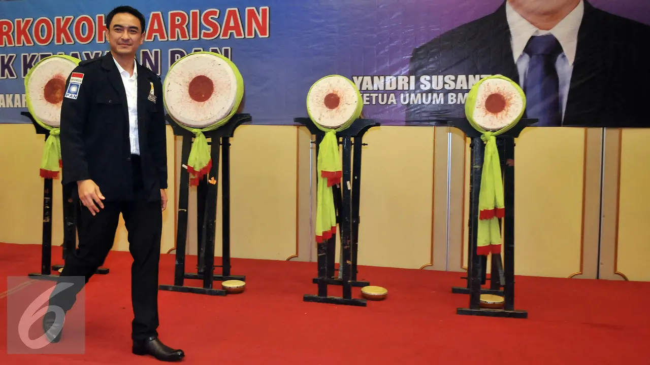 Gubernur Jambi, Zumi Zola