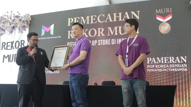 Merchandise BTS Asli di Pop-Up Store Raih Rekor Muri