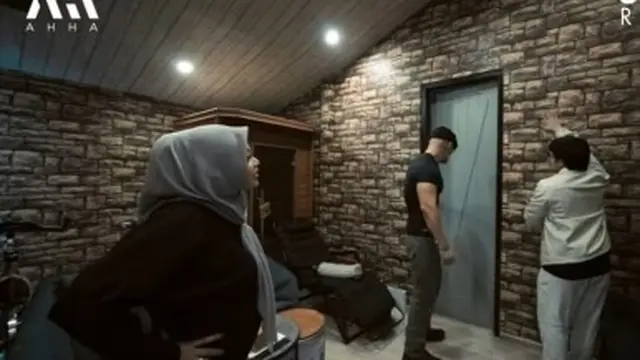 Deddy Corbuzier dan studio mewahnya (YouTube/AH)