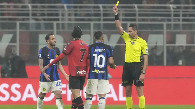 Foto: Momen Panasnya Derby Della Madonnina Edisi ke-239 yang Berbuah Gelar Liga Italia ke-20 Inter Milan Sepanjang Sejarah