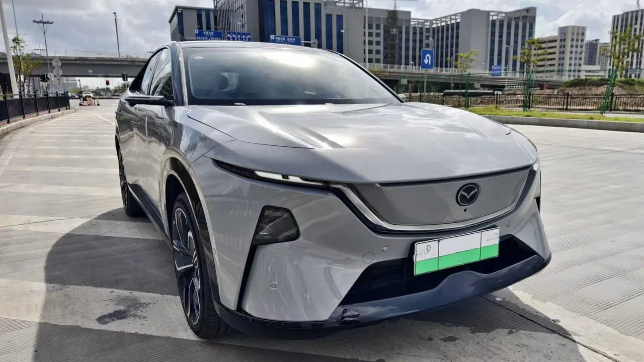 Mazda EZ-60 saat diuji coba di jalanan China, jelang peluncuran resmi pada 26 September 2025 (Carnewschina)