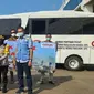 Serikat buruh dari Konfederasi Serikat Pekerja Seluruh Indonesia (KSPSI) mendistribusikan bantuan bagi korban bencana alam di Nusa Tenggara Timur (NTT)