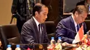 Sebelumnya, Jokowi melakukan pertemuan empat mata atau tête-à-tête dengan Perdana Menteri Papua Nugini James Marape. (ANDREW KUTAN/AFP)