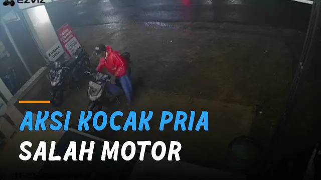 Momen kocak seorang pria salah memakai motor.