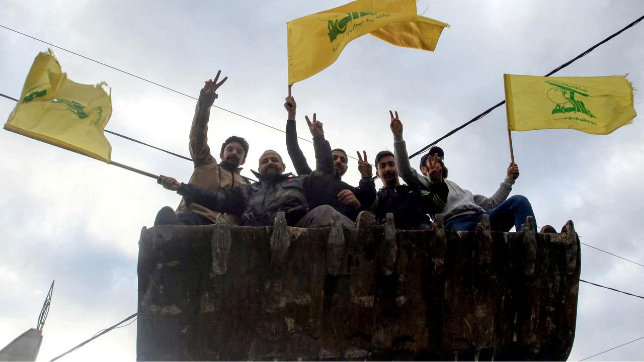 Kegembiraan Simpatisan Hizbullah Klaim Menang Perang Usai Israel Sepakati Gencatan Senjata