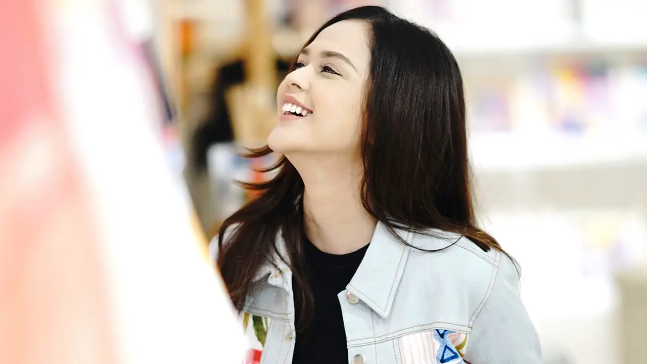 Eksis di Sinetron, 5 Gaya Kasual Cut Meyriska Bisa Kamu Tiru!