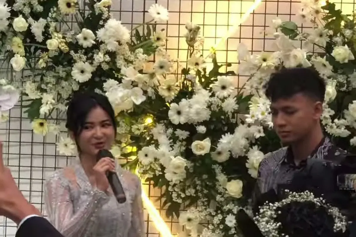 Lamaran Adinda Azani
