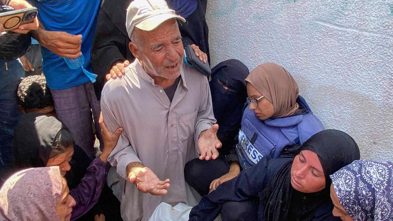 FOTO: Serangan Israel ke RS Nasser Tewaskan 5 Jurnalis, Total 245 Wartawan Gugur di Gaza