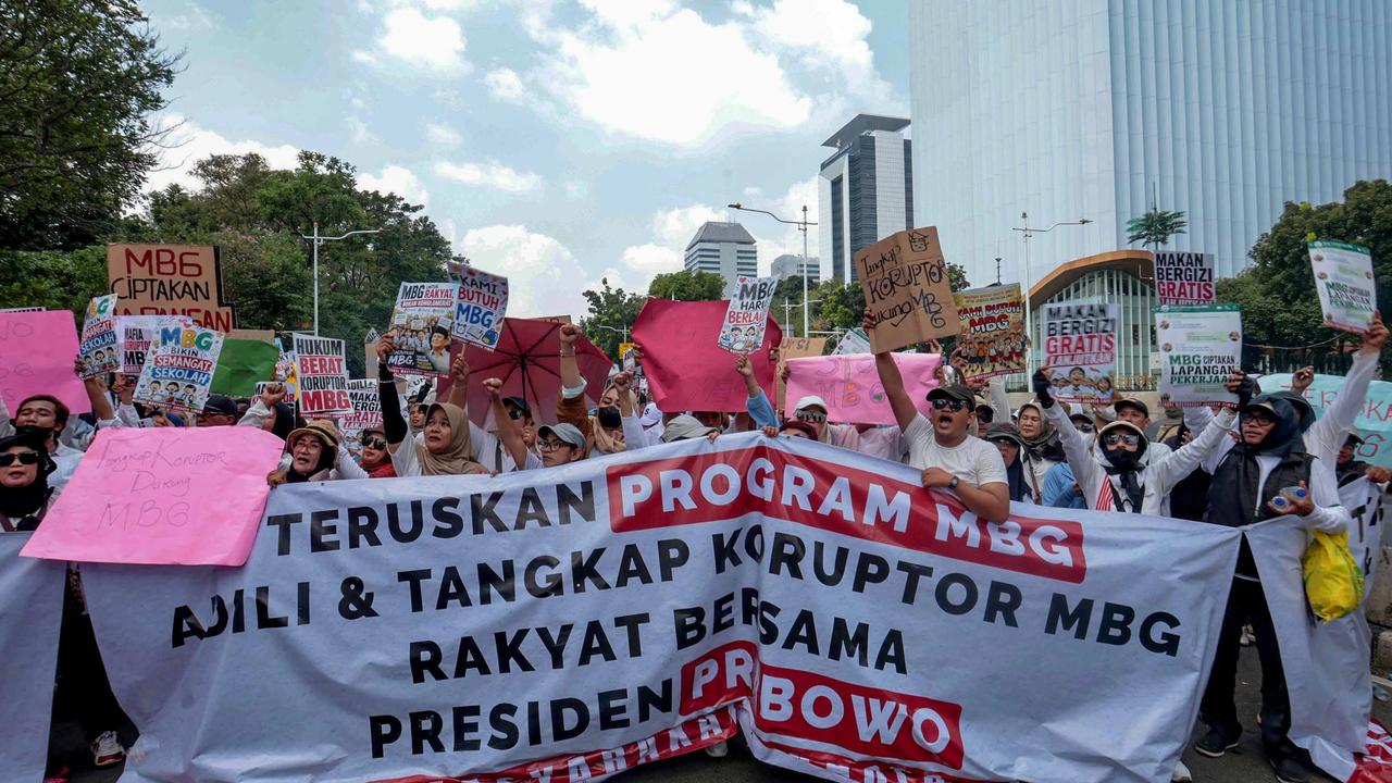 FOTO: Massa Aksi Dukung Kelanjutan Program Makan Bergizi Gratis