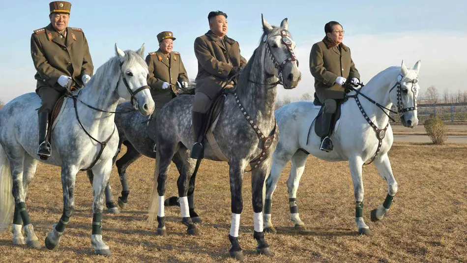 Kim Jong-un dan kuda pacuannya (People's Daily Online)