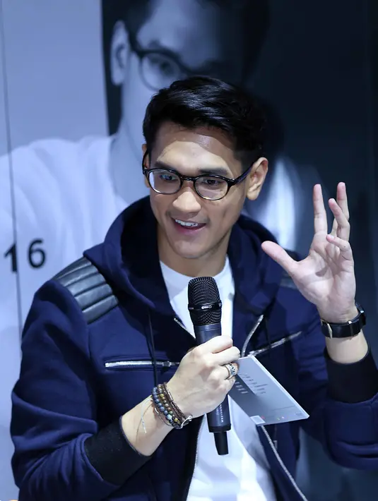 Sama halnya dengan yang dilakukan oleh anak-anak saat berpuasa. Yaitu melakukan kecurangan saat puasa. Begitu juga Afgan yang teringat saat masih kecil minum lantas puasa lagi. (Nurwahyunan/Bintang.com)