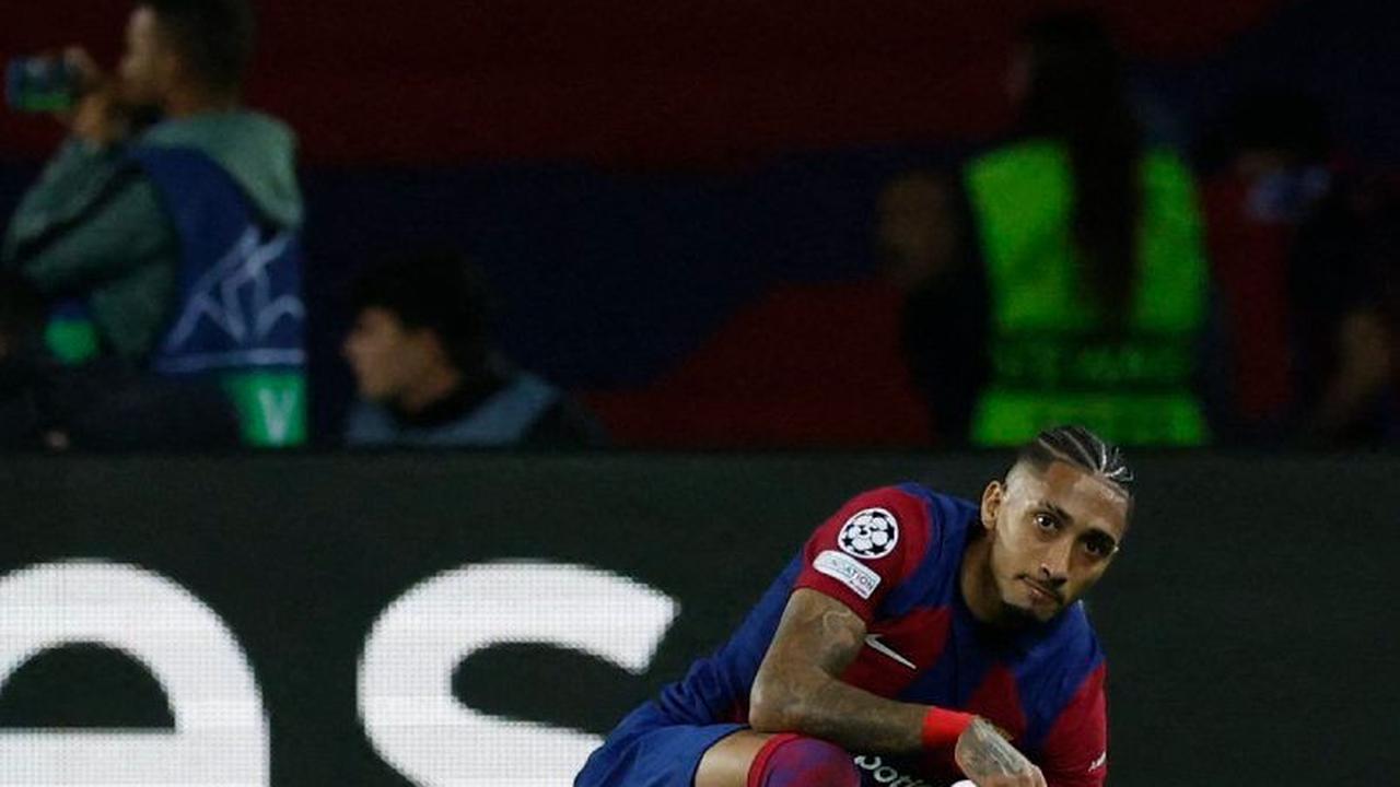 Barcelona terkena comeback tragis setelah pada leg pertama mereka menang 3-2 di Paris. REUTERS/Albert Gea