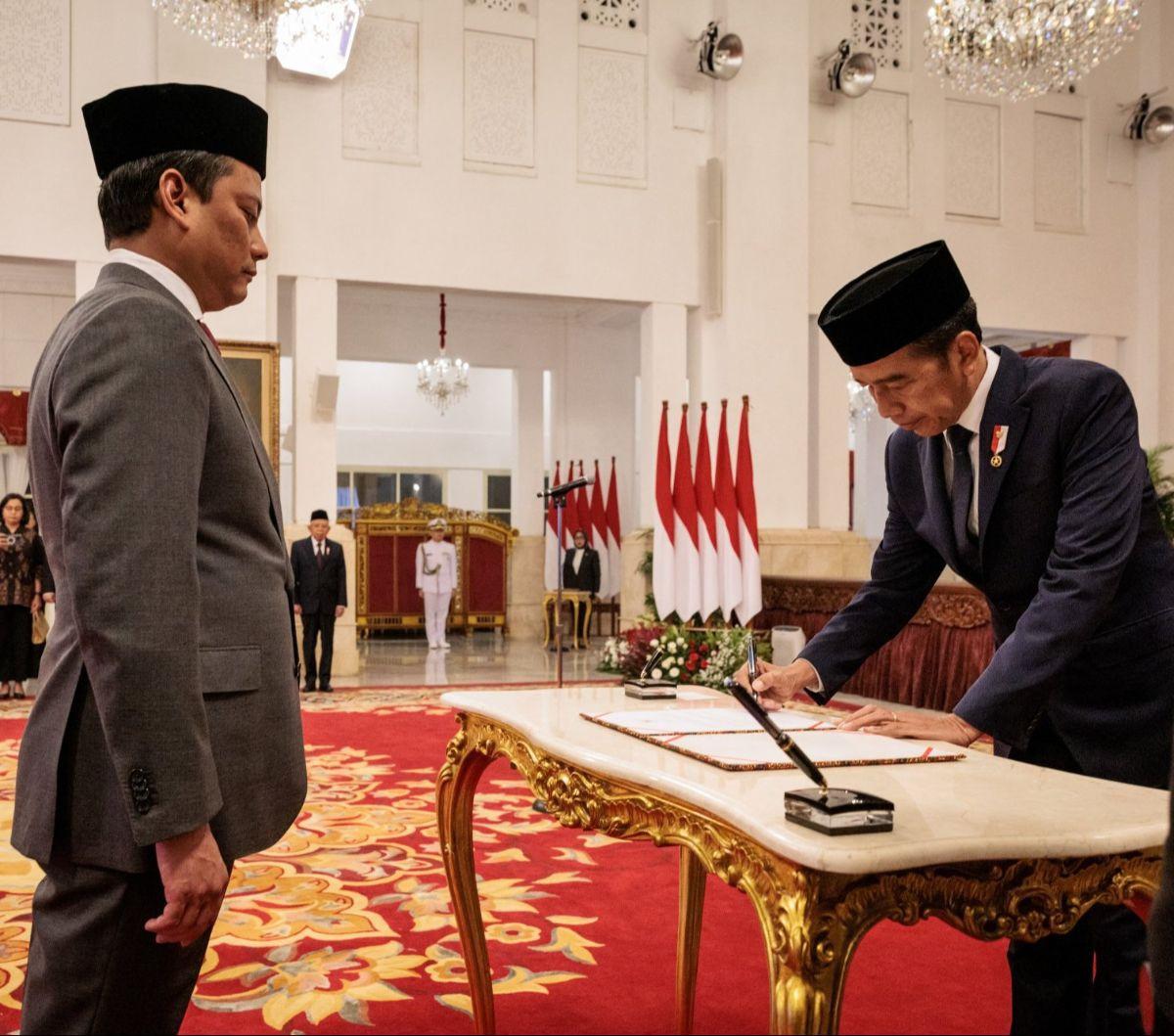 "Untuk itu saya akan bekerja erat dengan Ibu Menteri Keuangan Ibu Sri Mulyani dengan Wakil Menteri Keuangan I Pak Suahasil," kata Tommy, sapaan akrabnya.<br>