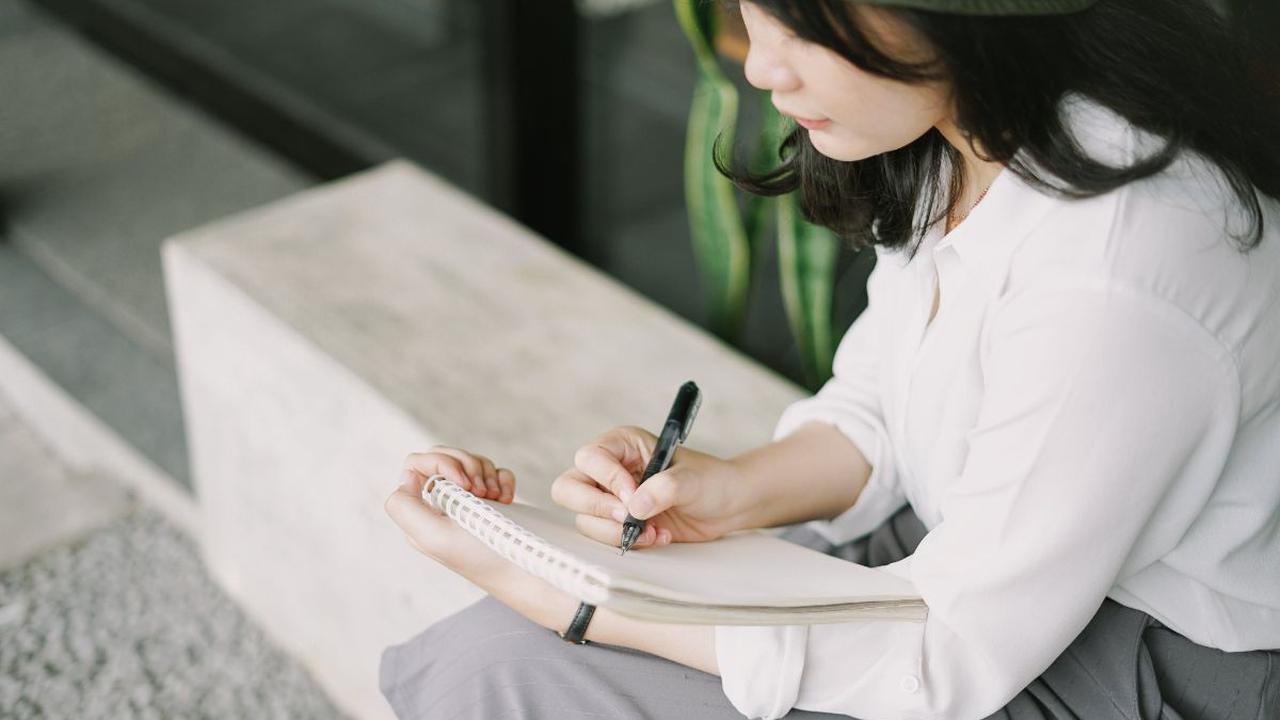 Menulis Jurnal atau Blog Pribadi<br>