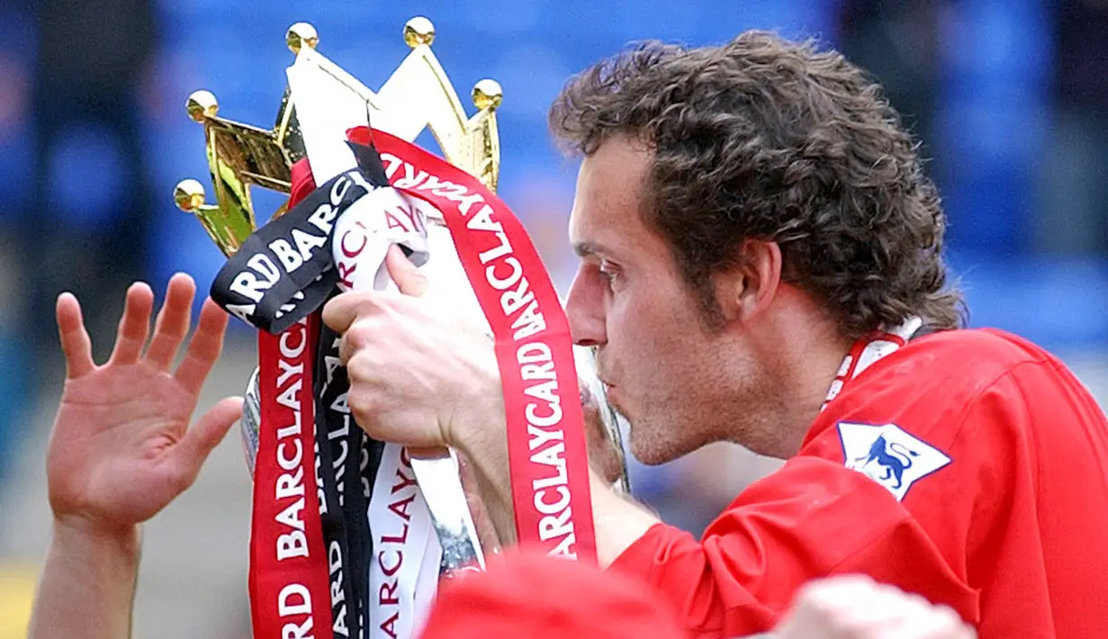 Laurent Blanc - Pria Prancis ini merupakan pemain berlabel bintang saat tiba di Old Trafford. Blanc benar-benar mampu membuktikan dirinya sebagai bek tangguh dengan mengantar tim Setan Merah meraih gelar juara Liga Inggris pada musim 2003. (Foto: Robin Parker)