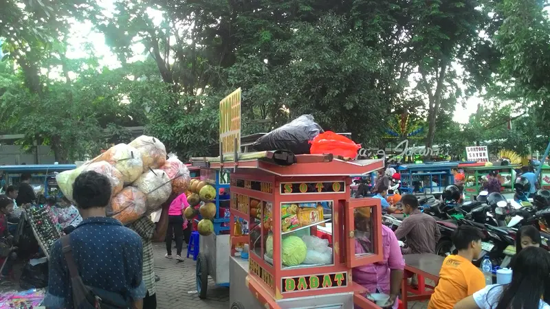 Pedagang Kaki Lima di Monas