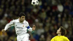 Raul adalah salah satu striker terbaik Spanyol. Raul telah mencetak 382 gol dalam 912 pertandingan bersama klubnya. Raul terpilih sebagai pemain terbaik Spanyol lima kali dalam kurun waktu 1997-2002. (AFP/Javier Soriano) 