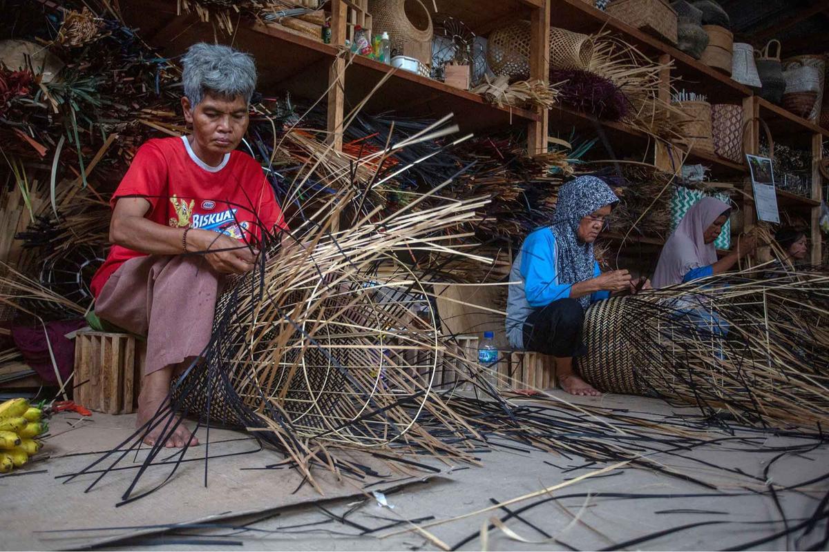 FOTO: Dampak Kebijakan Tarif Impor Trump, Ekspor Keranjang Bambu  Ke AS Distop Sementara