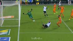 Berita video highlights La Liga 2017-2018 antara Valencia melawan Malaga dengan skor 5-0. This video presented by BallBall.