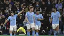 Penyerang Manchester City, Julian Alvarez (kiri) berselebrasi usai mencetak gol ke gawang Sevilla pada pertandingan lanjutan Grup G Liga Champions di stadion Etihad di Manchester, Inggris, Kamis (3/11/2022). Man City menang atas Sevilla dengan skor 3-1. (AP Photo/Rui Vieira)