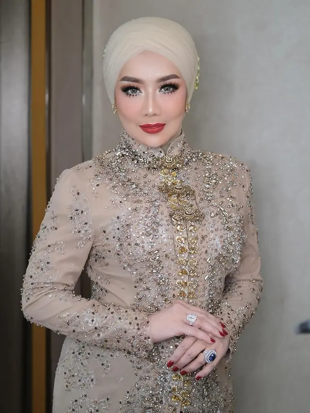 8 Inspirasi Hijab Simple untuk Kebaya dari Nina Zatulini, Aurel Hermansyah, hingga Irish Bella