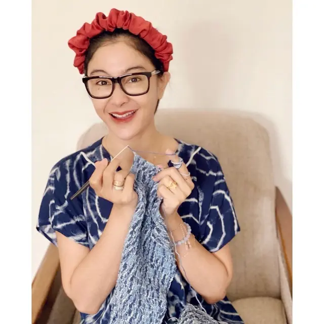 6 Gaya Sederhana Uut Permatasari saat Pakai Daster, Tetap Memesona