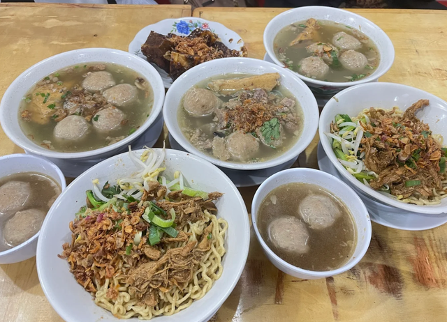 9. Mie Ayam & Bakso Muntjul -- Kisamaun