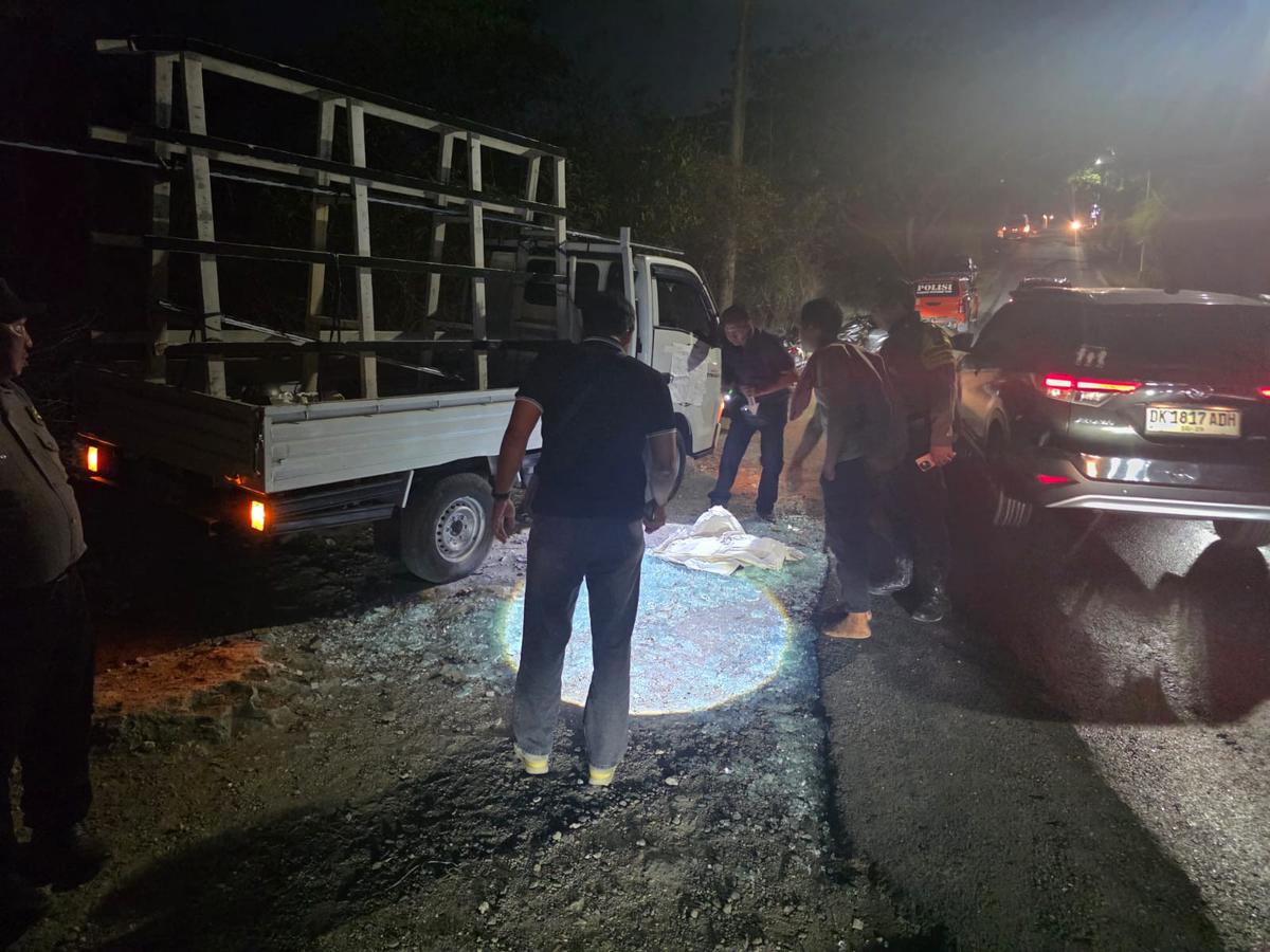 Kepolisian cek tkp buruh meninggal tertimpa 8 lembar kaca. (Dokumentasi Polresta Denpasar).