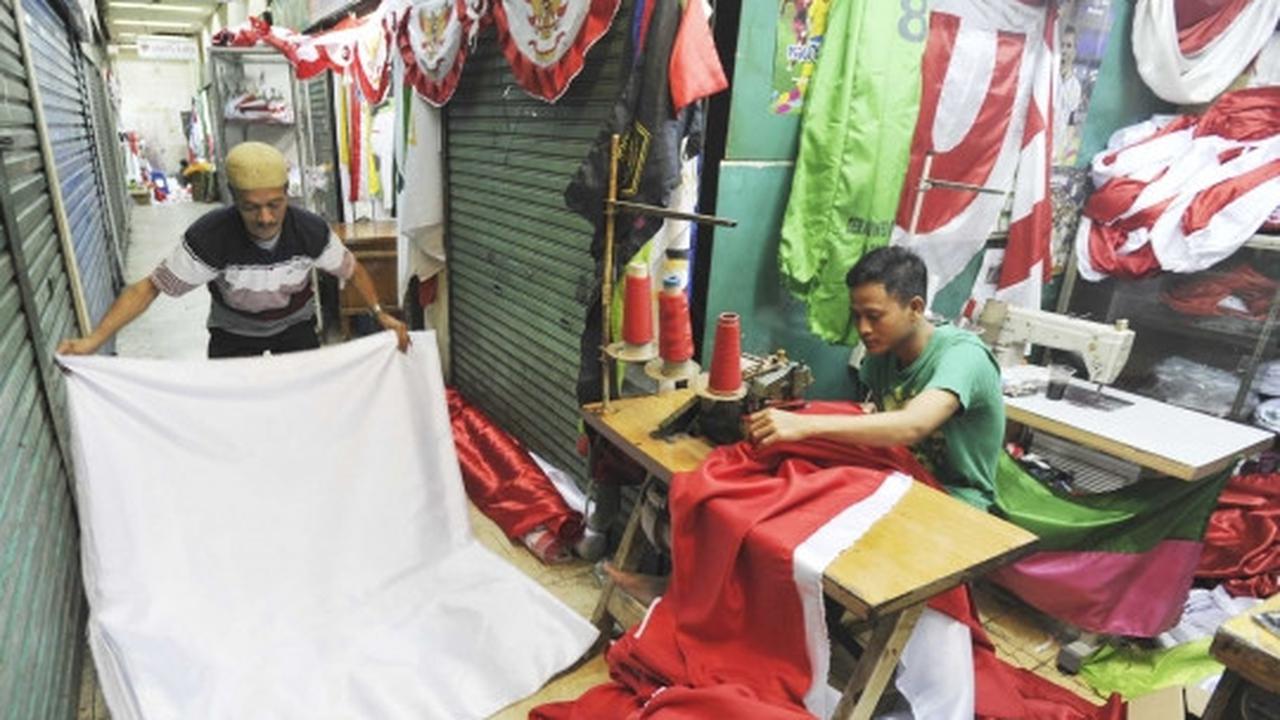 Jelang 17 Agustus, pengrajin bendera panen order