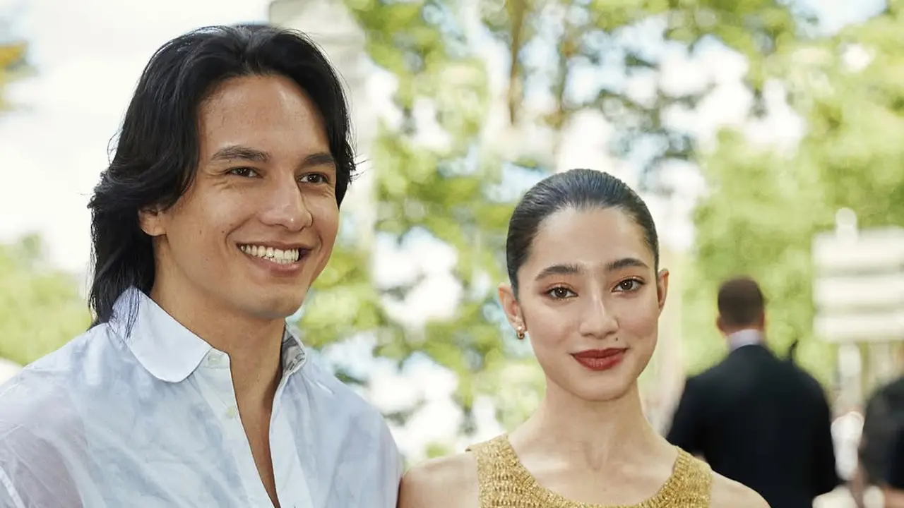 Gaya Couple Good-Looking Ameera Khan dan Jefri Nichol Hadiri Hermes Show di Paris, Jadi Inspirasi Summer Outfit yang Modis