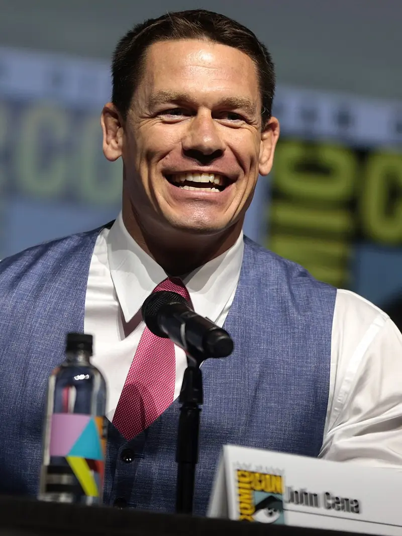John Cena (Gage Skidmore from Peoria, AZ, United States of America / CC BY-SA (https://creativecommons.org/licenses/by-sa/2.0))