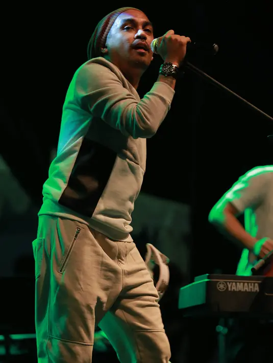 Tak hanya memberi suguhan musik asyik di panggung JakCloth, pelantun ‘Sedih Tak Berujung’ ini juga mengungkapkan harapannya soal musik. Ia ingin agar generasi muda di Indonesia agar terus mendukung industri musik tanah air. (Galih W. Satria/Bintang.com)