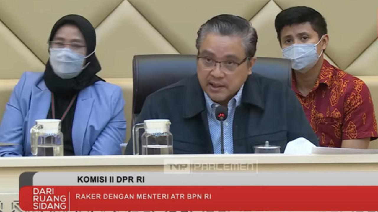 Hidup Mewah Kades Kohod Naik Mobil Mewah Rubicon Bikin Si Macan DPR Geram Keluarkan Sindiran Pedas