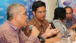 Direktur Pelayanan BPJS, Fajriadinur (kiri) saat menjadi pembicara dalam diskusi bertajuk 'Mau Sehat kok Repot' di kawasan Cikini, Jakarta, Sabtu (21/3/2015). (Liputan6.com/Helmi Afandi) 