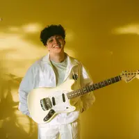 Chill and relaxing, simak lirik lagu Honey dari Boy Pablo.