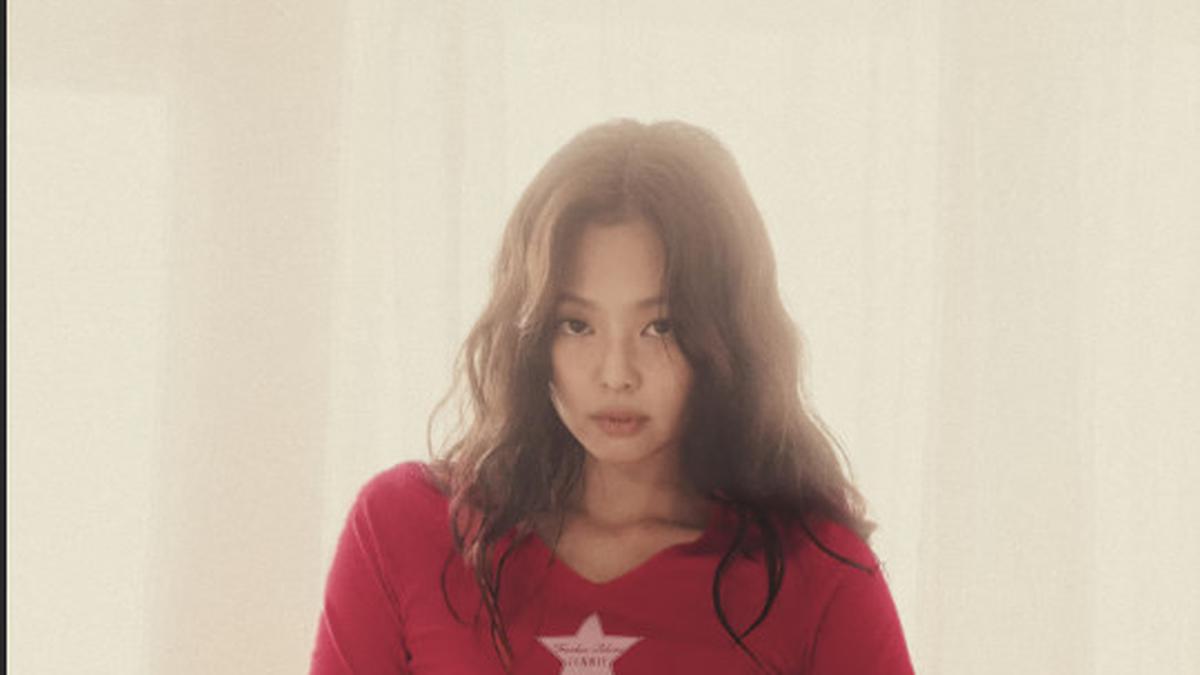 Jennie Umumkan Berkolaborasi dengan Frankies Bikinis Luncurkan Koleksi yang Trendi