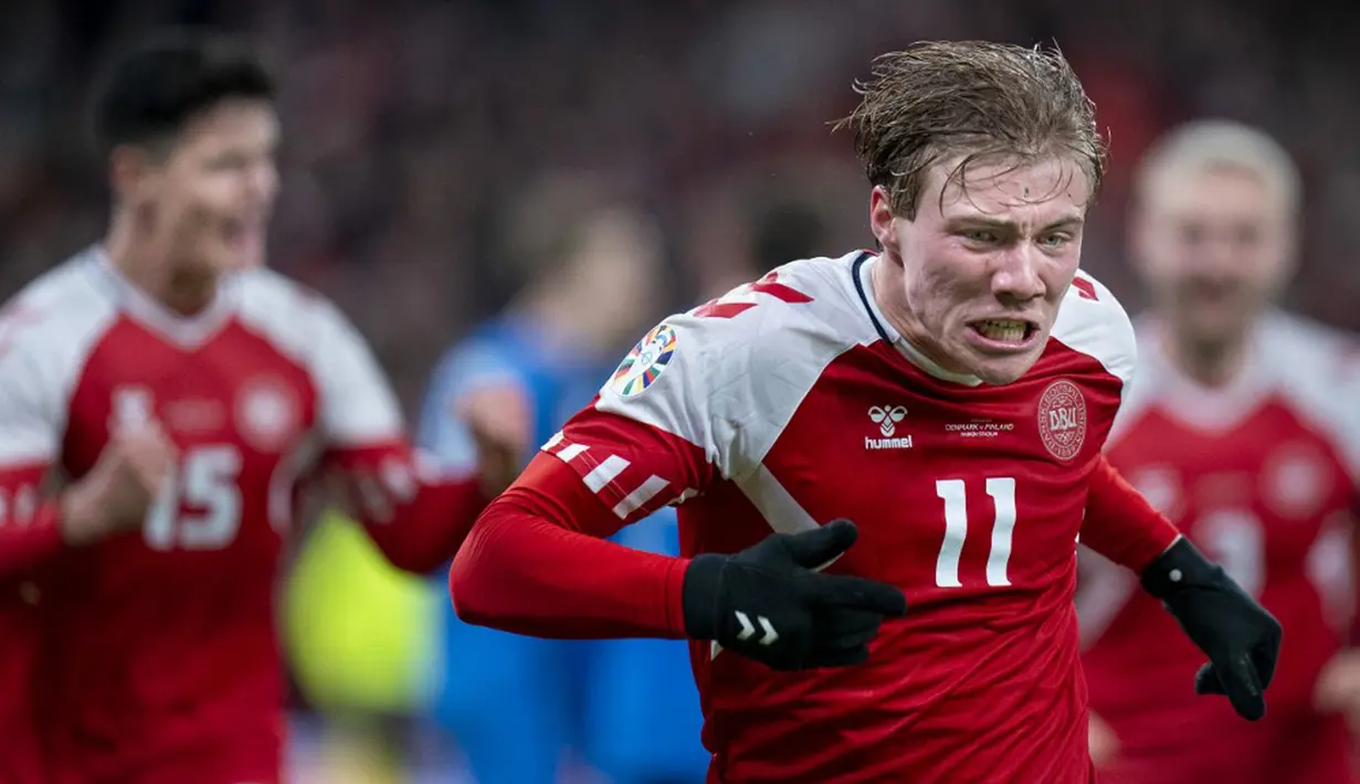 Rasmus Hojlund mencetak gol pada menit 21, 82, dan 93. (Liselotte Sabroe/Ritzau Scanpix/AFP)