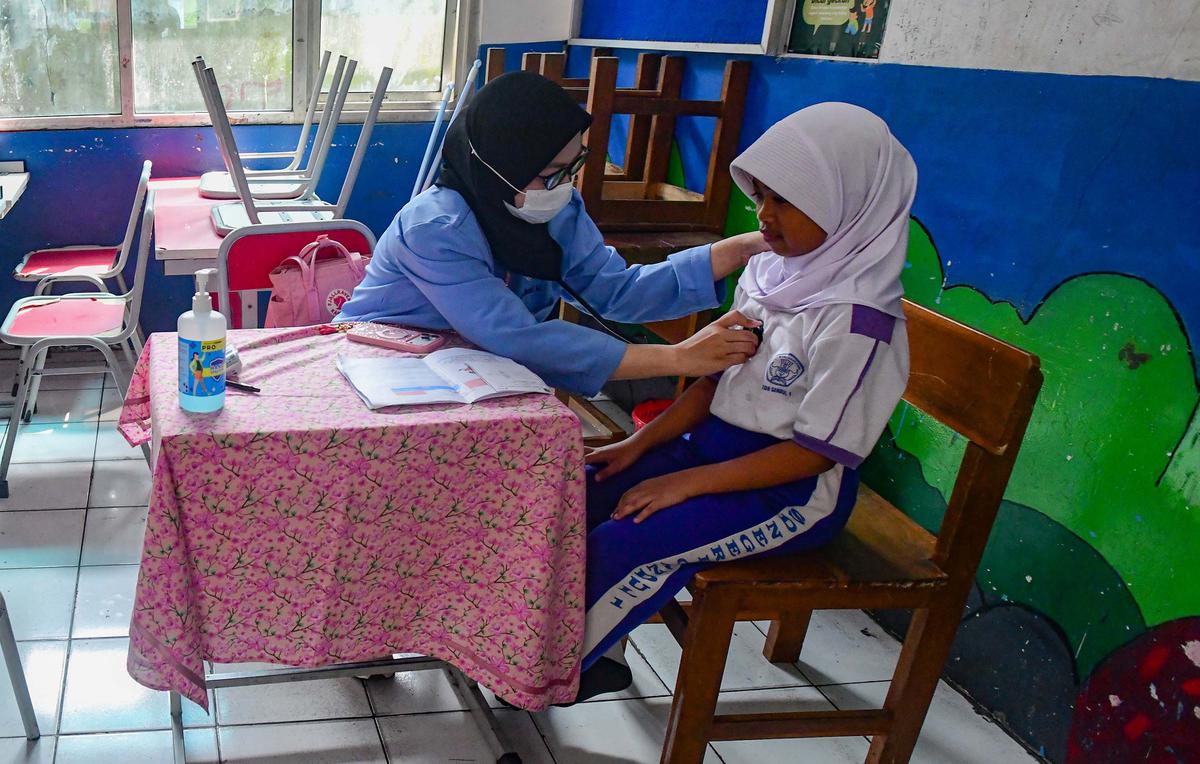 Antusias Murid SD Ikuti Vaksinasi HPV