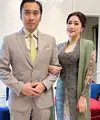 Kerap kenakan busana dengan sentuhan wastra Nusantara, outfit dari Aliya Rajasa ini bisa jadi inspirasi. Seperti apa potretnya? [@ruby_26]