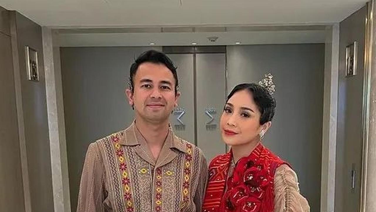 Momen Salting Nagita Slavina Dipangku Raffi Ahmad saat Nebeng Mobil Ayu Dewi, Bikin Senyum-Senyum