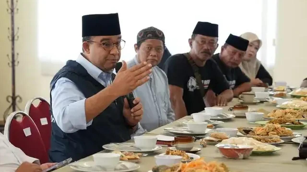 Pertanyaan Nana itu kemudian mengundang perhatian mahasiwa yang hadir di acara tersebut. Mereka merespons dengan bersorak.