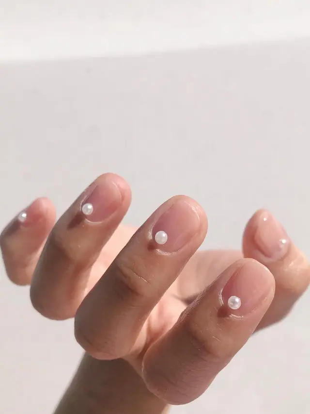 Percantik Kuku di Hari Valentine dengan Kreasi Nail Art Berikut