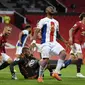 Jordan Ayew dari Crystal Palace bereaksi setelah kehilangan satu tembakan melawan Manchester United selama pertandingan sepak bola Liga Inggris antara Manchester United dan Crystal Palace di stadion Old Trafford di Manchester, Inggris, Sabtu, 19 September