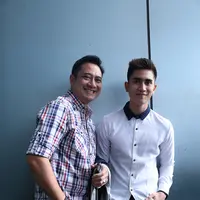Lebih ganteng ayahnya atau anaknya sih? (Galih W. Satria/Bintang.com)