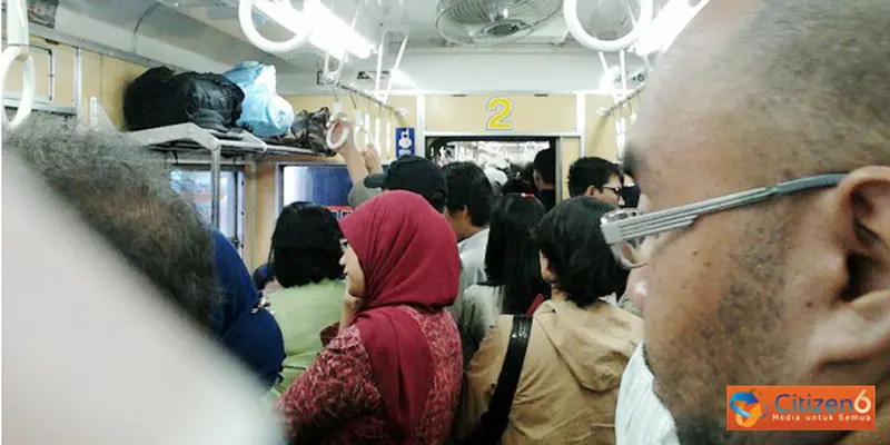 Penumpang KA Express Tertahan Selama Dua Jam