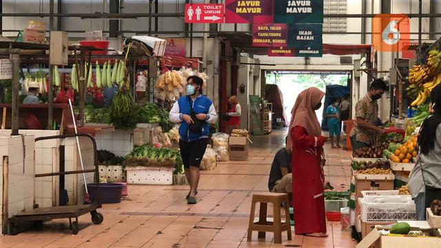 Kemenkes RI Mengimbau Agar Masyarakat Kembali Menggunakan Masker Guna Mencegah Tertular COVID-19 Meningat Kasus COVID Indonesia Mengalami Kenaikan Serta Kemunculan COVID Arcturus (Foto: Ade Nasihudin/Liputan6.com).
