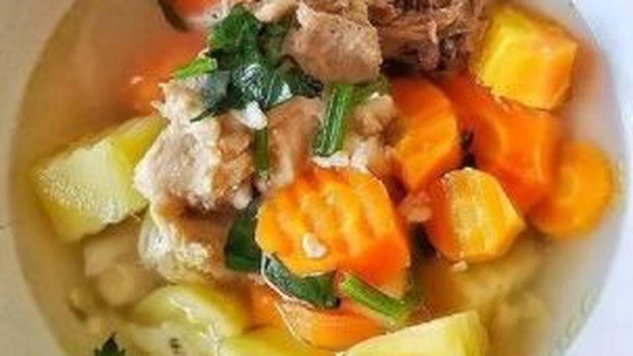 1. Resep Menu Diet Puasa Ramadhan: Sop Ayam Kampung<br>