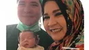 Selain itu, Zaskia Adya Mecca juga mengungkap kebahagiaannya dengan mengunggah foto bersama dengan sang adik dan keponakan barunya. Ia pun memberikan ucapan selamat ulang tahun pada Haykal. (Instagram/haykalkamil)