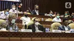 Menteri PUPR Basuki Hadimuljono (kiri), Menteri Perhubungan Budi Karya Sumadi (tengah), dan Mendes PDTT Abdul Halim Iskandar saat rapat kerja membahas Laporan Hasil Pembahasan BPK Semester I dan II/2019 dengan Komisi V DPR di Kompleks Parlemen, Jakarta, Rabu (15/7). (Liputan6.com/Johan Tallo)